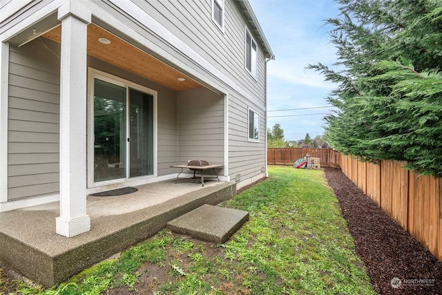 view of yard with a patio area