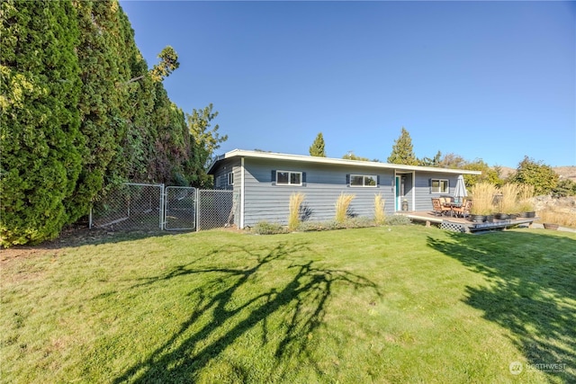 exterior space featuring a front yard