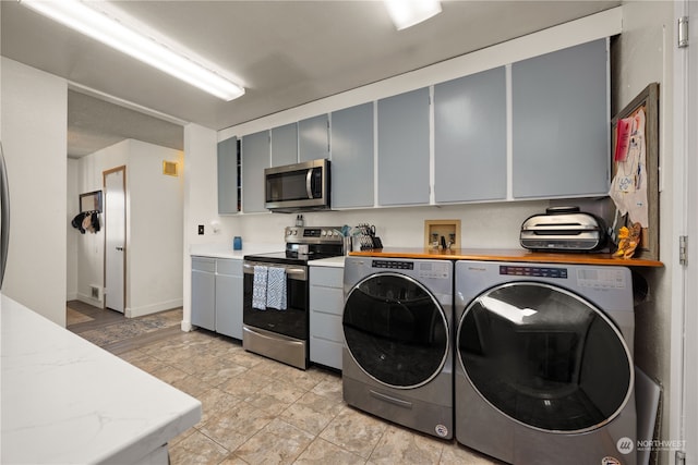 laundry room featuring washer and clothes dryer