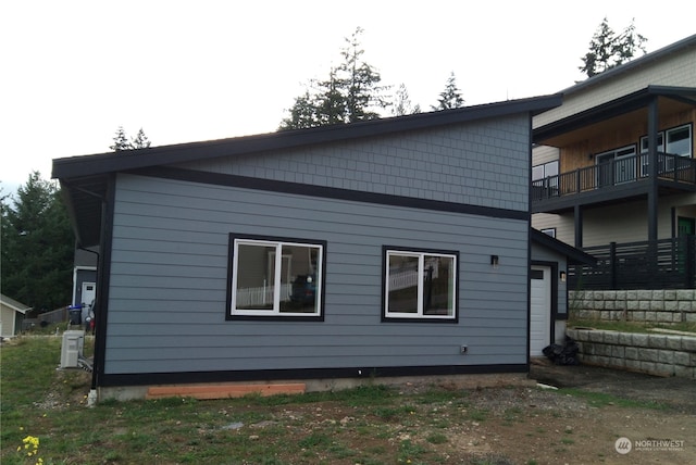 view of side of property featuring a balcony