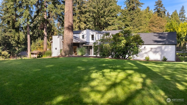 view of front of property with a front yard