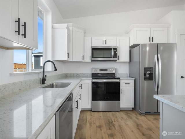 334 Spring Cir SW Unit 69, Mattawa, WA 99349 - kitchen featuring a sink, light wood-style flooring, white cabinetry, and appliances with stainless steel finishes