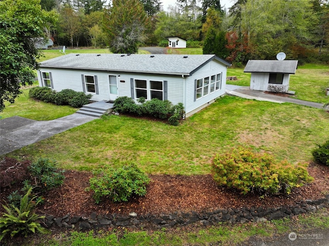 view of front facade with a front yard