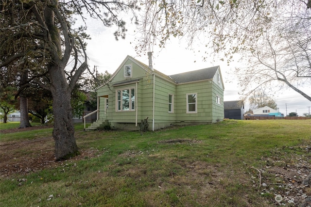 view of side of property featuring a yard