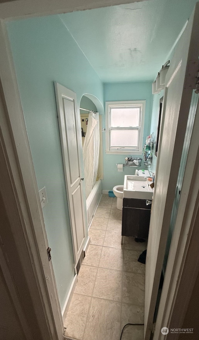 5410 S Cushman Ave, Tacoma, WA 98408 - bathroom with vanity, toilet, shower / tub combo with curtain, and baseboards