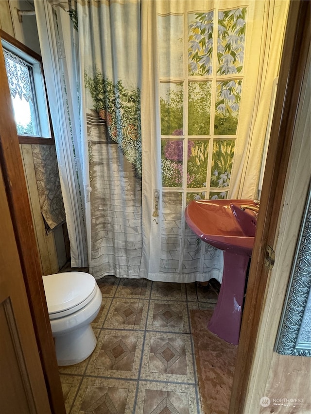 bathroom featuring toilet