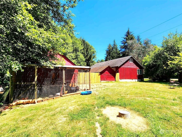 view of yard with an outdoor structure