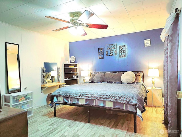 bedroom featuring wood finished floors and a ceiling fan