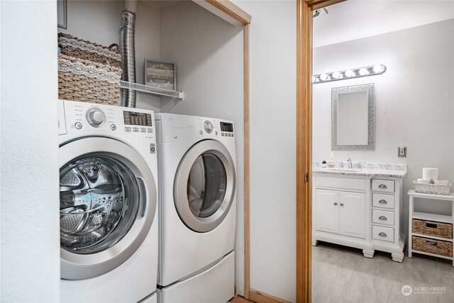 washroom featuring sink and washer and clothes dryer