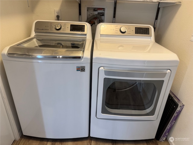 laundry room featuring washer and clothes dryer