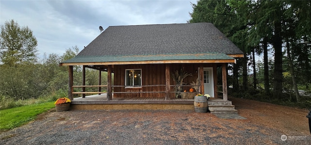 view of front of property featuring a porch