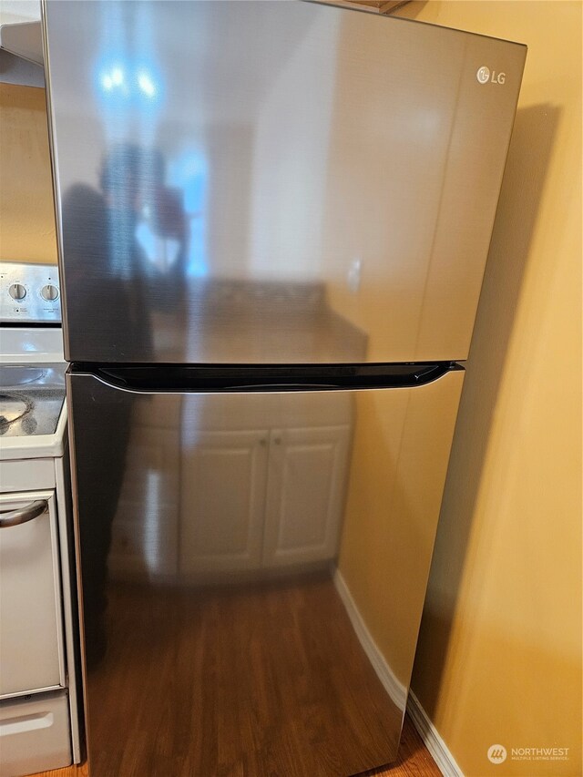 31003 14th Ave S Unit E-10, Federal Way, WA 98003 - kitchen featuring wood-type flooring, stainless steel refrigerator, and white range with electric stovetop