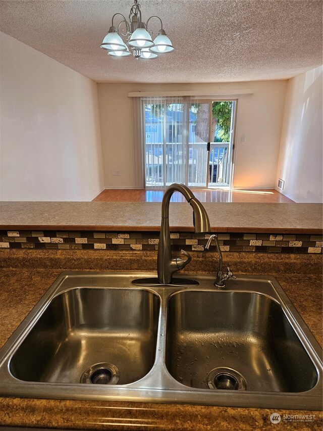 31003 14th Ave S Unit E-10, Federal Way, WA 98003 - room details featuring decorative light fixtures, sink, and a textured ceiling