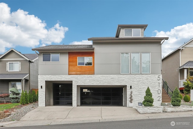 view of front facade with a garage