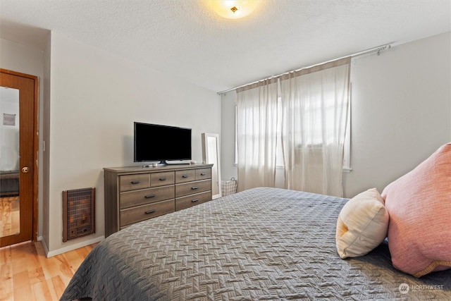 351 Mocliff Rd, Ephrata, WA 98823 - bedroom featuring light wood-style floors, a textured ceiling, and heating unit