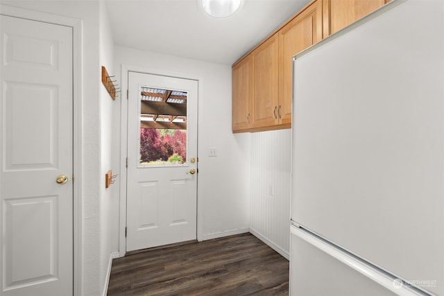 entryway with dark wood-style flooring and baseboards