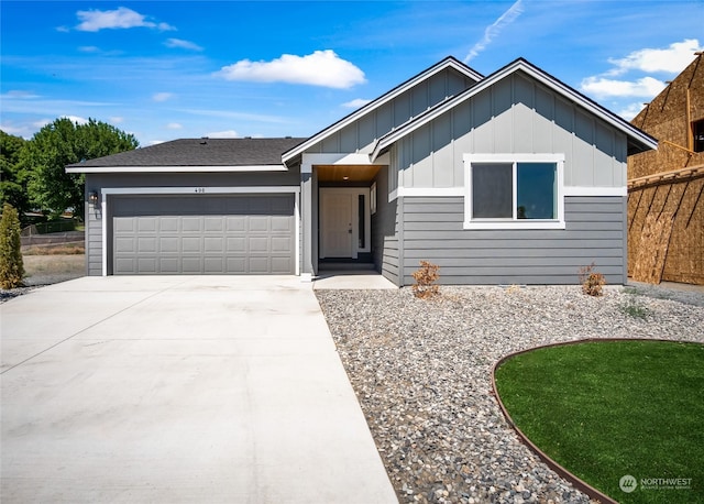 view of front facade featuring a garage