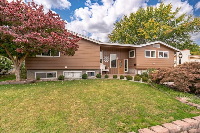 view of front of home with a front lawn