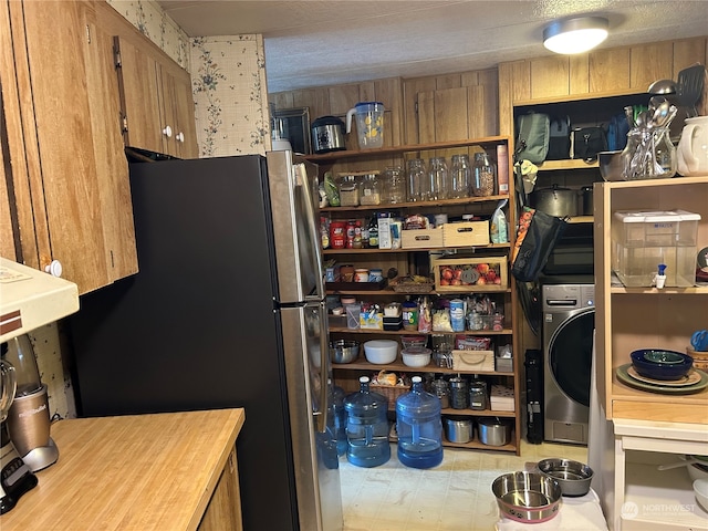 pantry with washer / clothes dryer