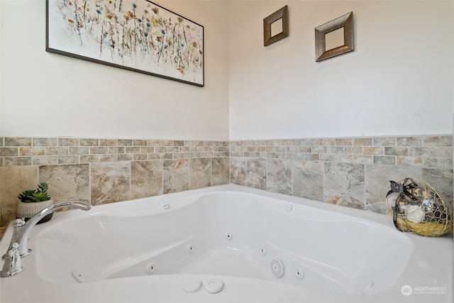 bathroom featuring tiled tub