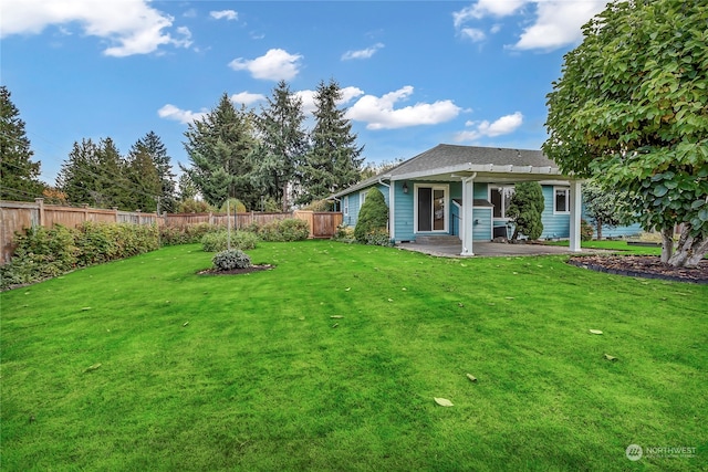 view of yard featuring a patio area