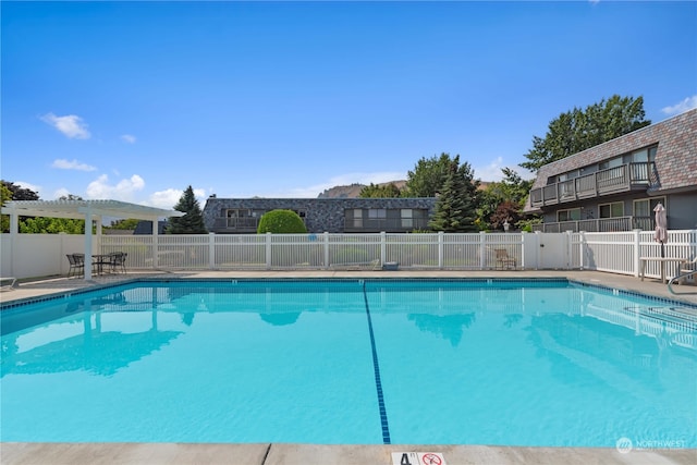 view of swimming pool