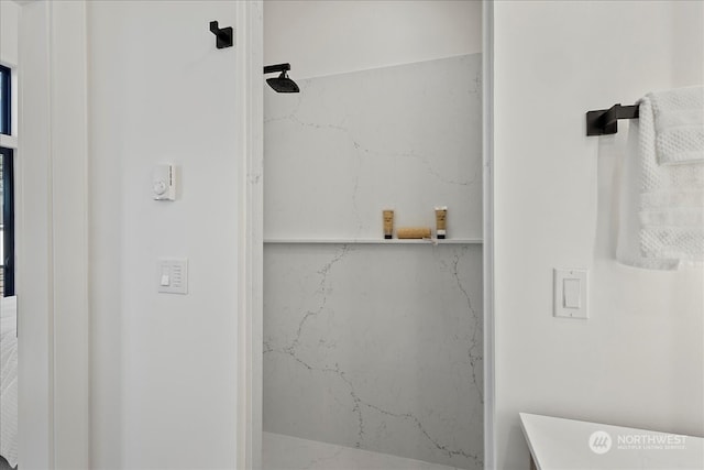 bathroom featuring tiled shower