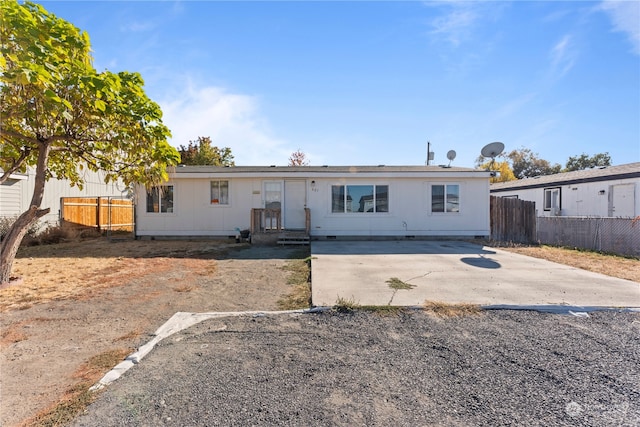 view of front of property