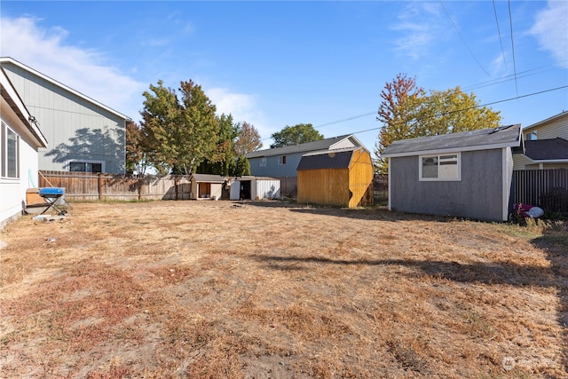 view of yard featuring a storage shed