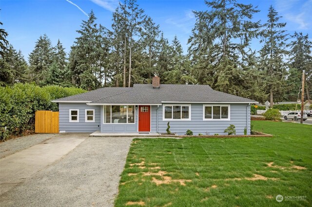 ranch-style home with a front yard