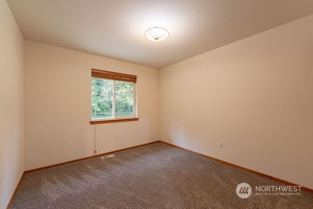 view of carpeted spare room