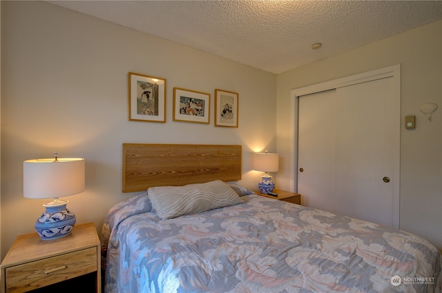 bedroom featuring a closet and a textured ceiling