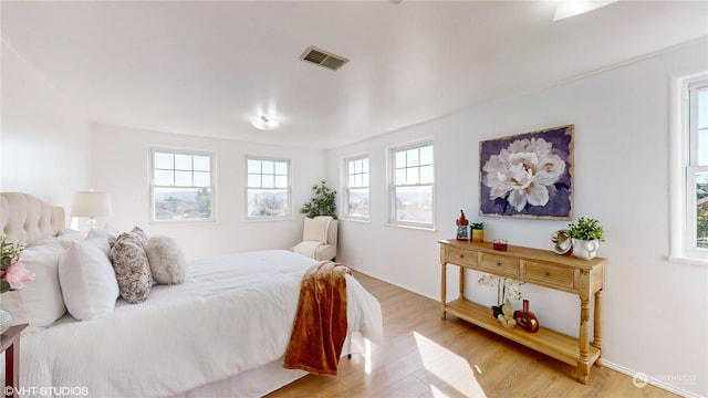 713 N Broadway St, Aberdeen, WA 98520 - bedroom with light wood finished floors and visible vents