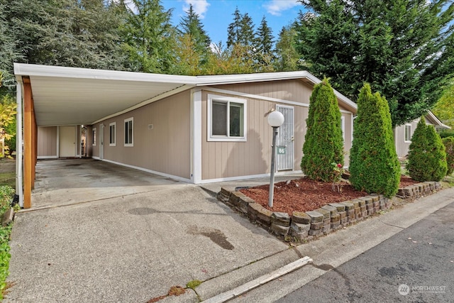 view of front of property featuring a carport