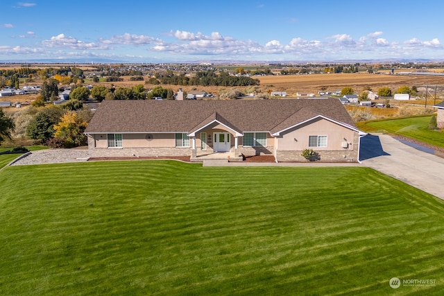 view of front of house featuring a front yard