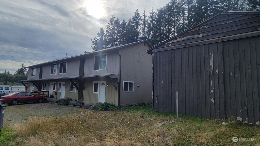 50 Ash Ave E, Forks, WA 98331 - view of front facade with a front lawn