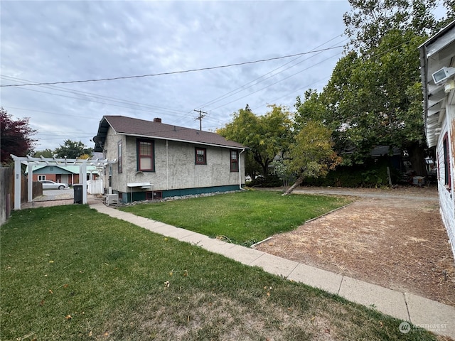 view of front of house with a front yard