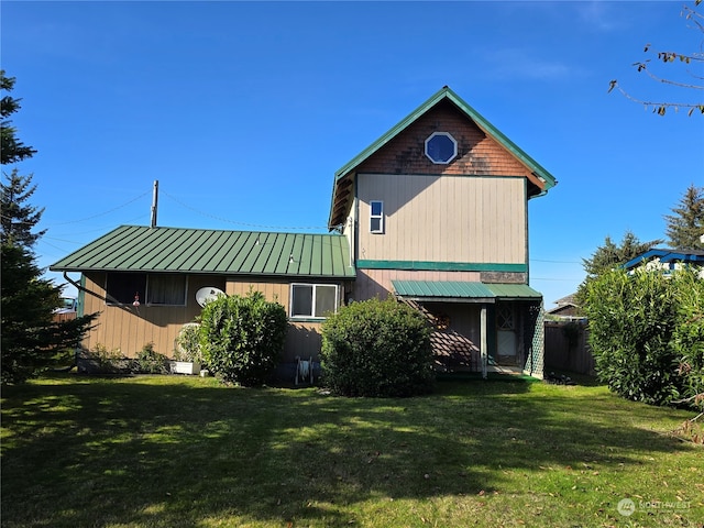 back of house featuring a yard