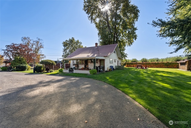 view of front facade with a front lawn and a porch