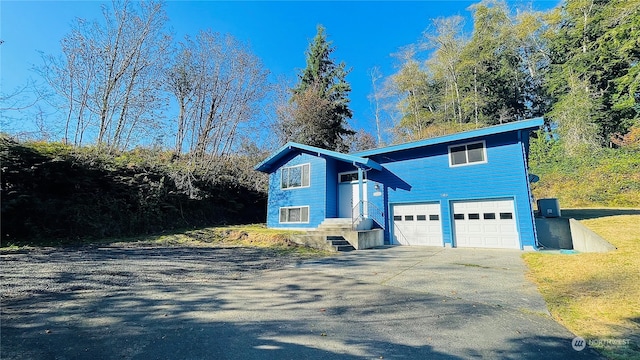 view of front facade featuring a garage