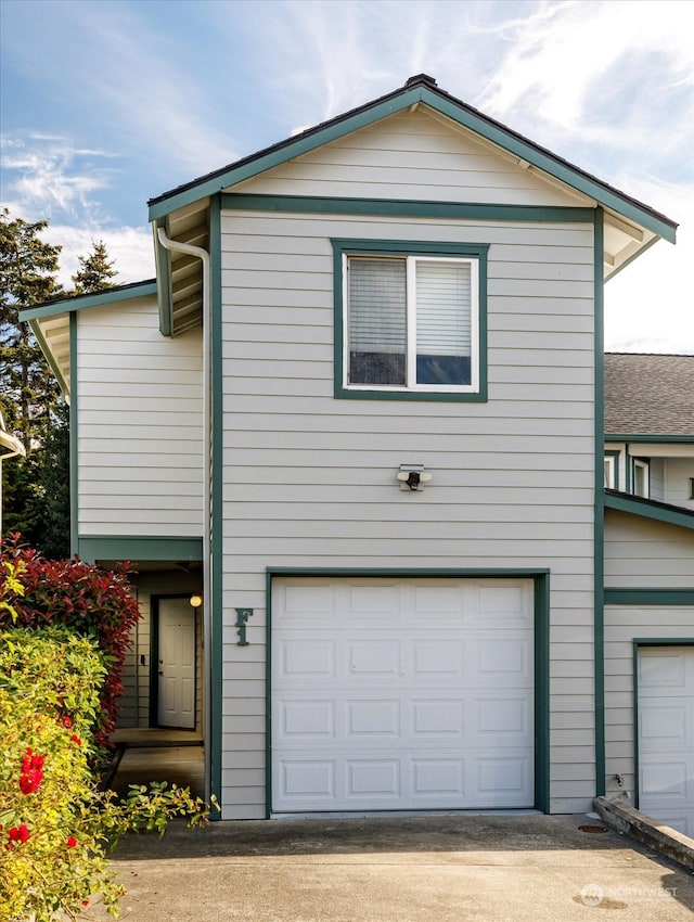 view of front facade with a garage