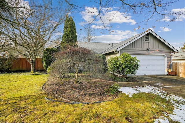 view of front facade with a front lawn and a garage