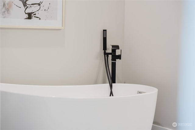 11412 8th Ave S, Burien, WA 98168 - details featuring a freestanding tub
