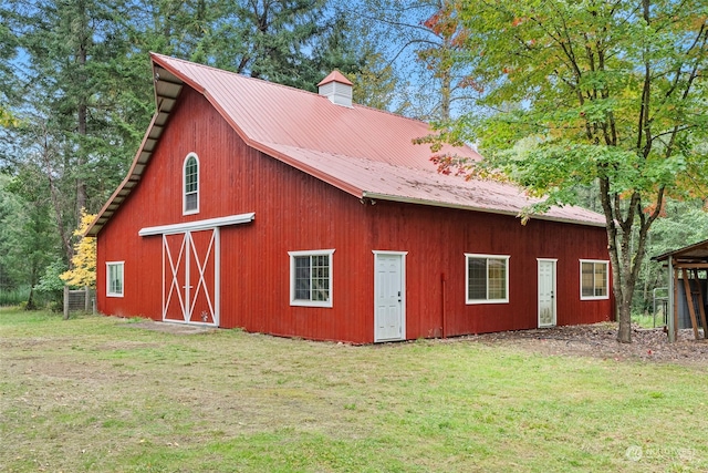 view of outdoor structure with a yard