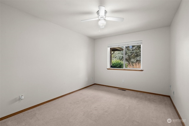 carpeted empty room featuring ceiling fan