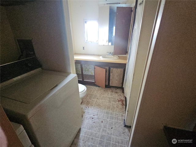 1194 US Highway 12 Unit 61, Montesano, WA 98563 - bathroom featuring toilet, vanity, and tile patterned floors