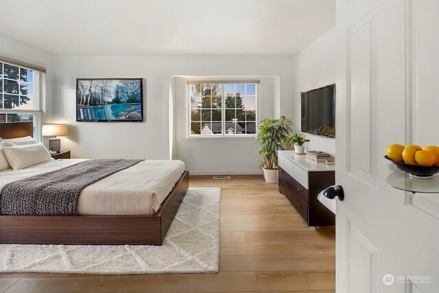 27705 23rd Ave S, Federal Way, WA 98003 - bedroom featuring light wood-style flooring and baseboards