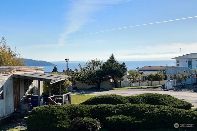 view of yard with a mountain view