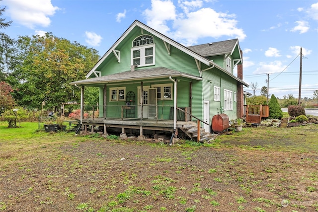 view of front facade with covered porch and a front yard