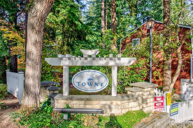 view of community / neighborhood sign